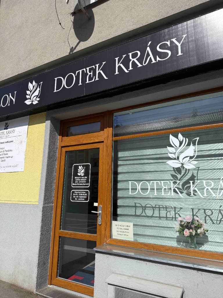 Salon Dotek Krásy – vchod a výloha