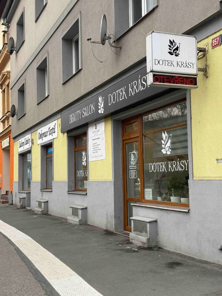 Salon Dotek Krásy – z ulice, Plzeňská 957/50